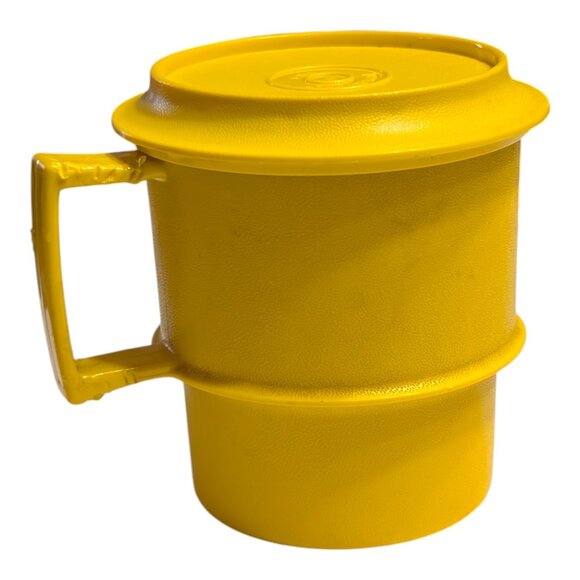 VTG Tupperware Yellow Coffee Mug Cup With Lid Travel Kitchenware USA - Picture 1 of 6